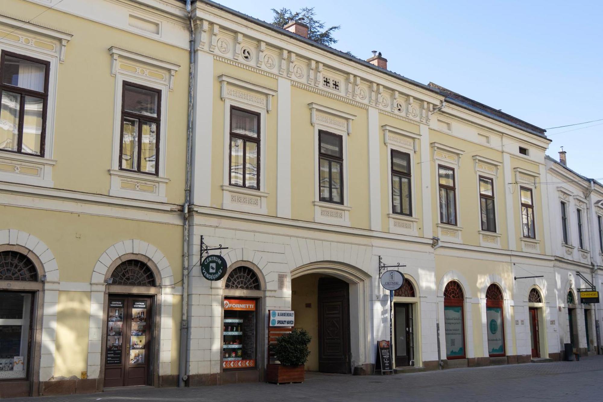 Centrum Vendeghaz Eger Luaran gambar